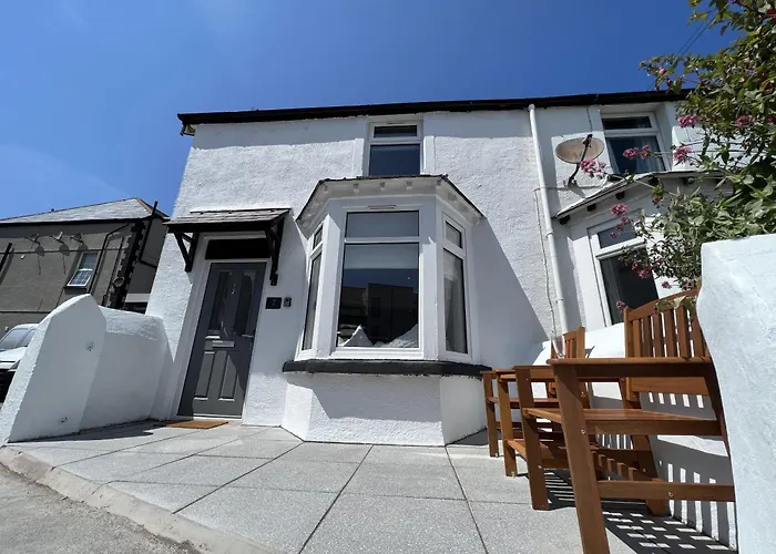 2 Edward Street
