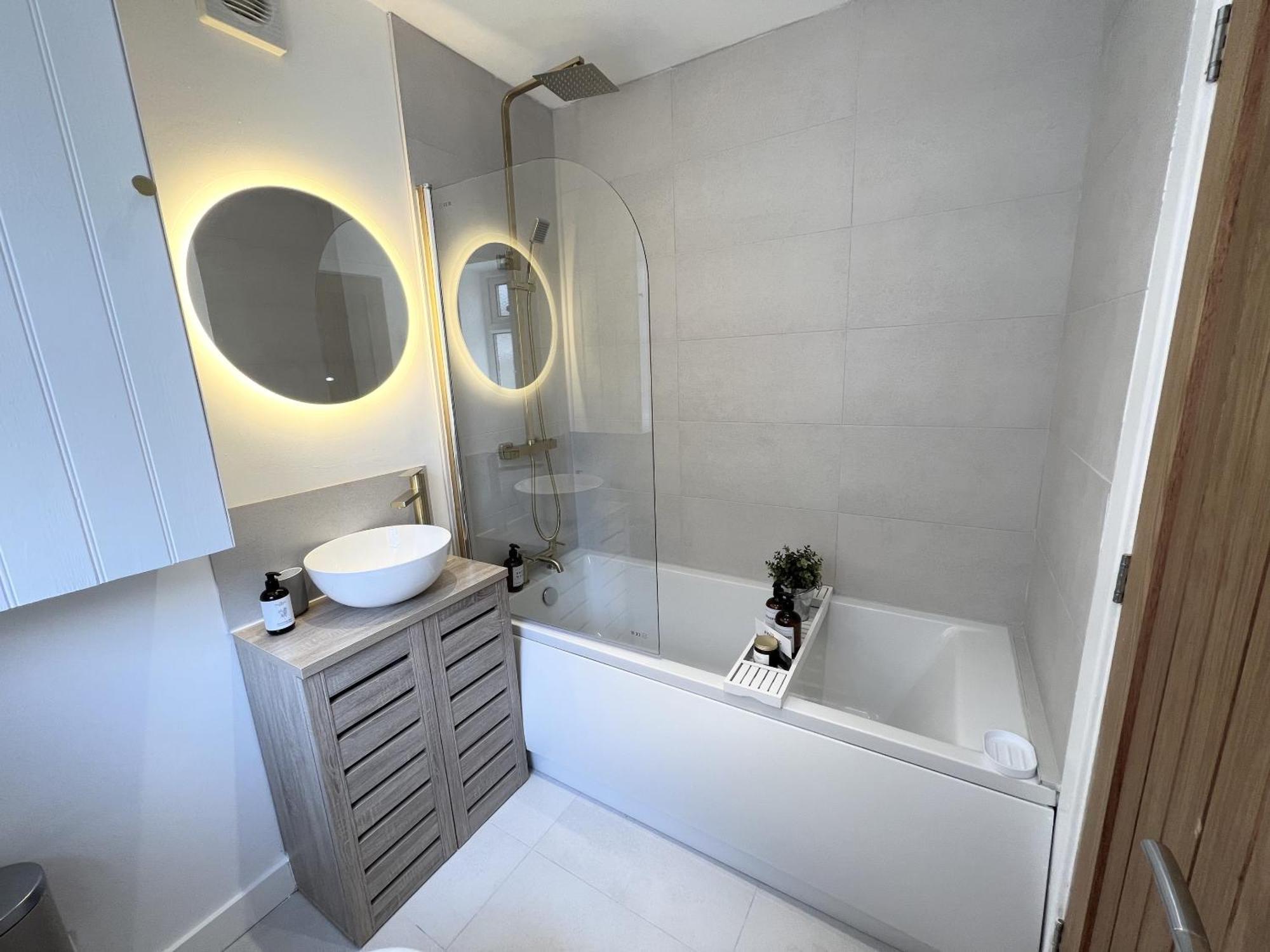 2 Edward Street * Llandudno